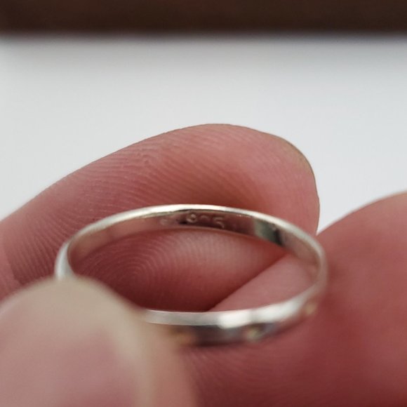 Size 5 925 Sterling Silver Dot Pattern Cute Petite Ring - Picture 3 of 6